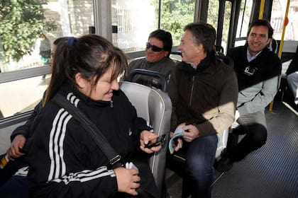 Los pasajeros se sorprendieron por la presencia de Macri en el colectivo