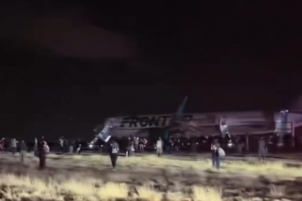 Los pasajeros tuvieron que ser evacuados en medio de la noche