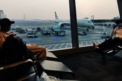 Los pasajes y consumos en el exterior superiores a US$300 se deberán calcular con el llamado dólar Qatar
