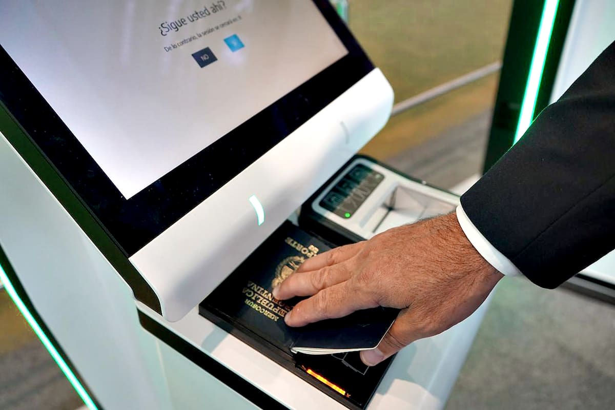 Los pasaportes defectuosos ya suman casos en Canadá, Estados Unidos, Europa y la Argentina.