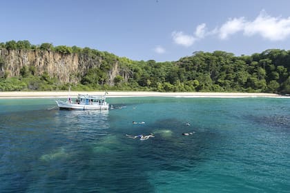 Los paseos en barco son una buena manera de recorrer la isla y aprovechar para hacer snorkeling