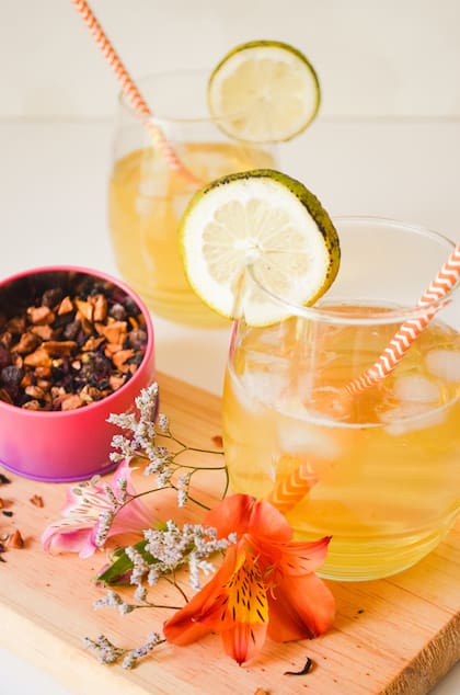 Los pasos para preparar un té frío casero