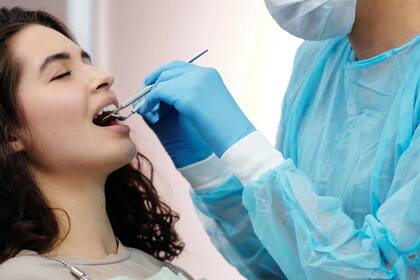 Los peligros de usar alineadores sin control son muy graves (Foto Pexels)