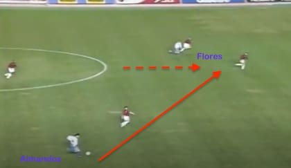 Los pelotazos cruzados para Flores y Asad, una de las fórmulas del Vélez de Bianchi para ganarle a Milan en Japón