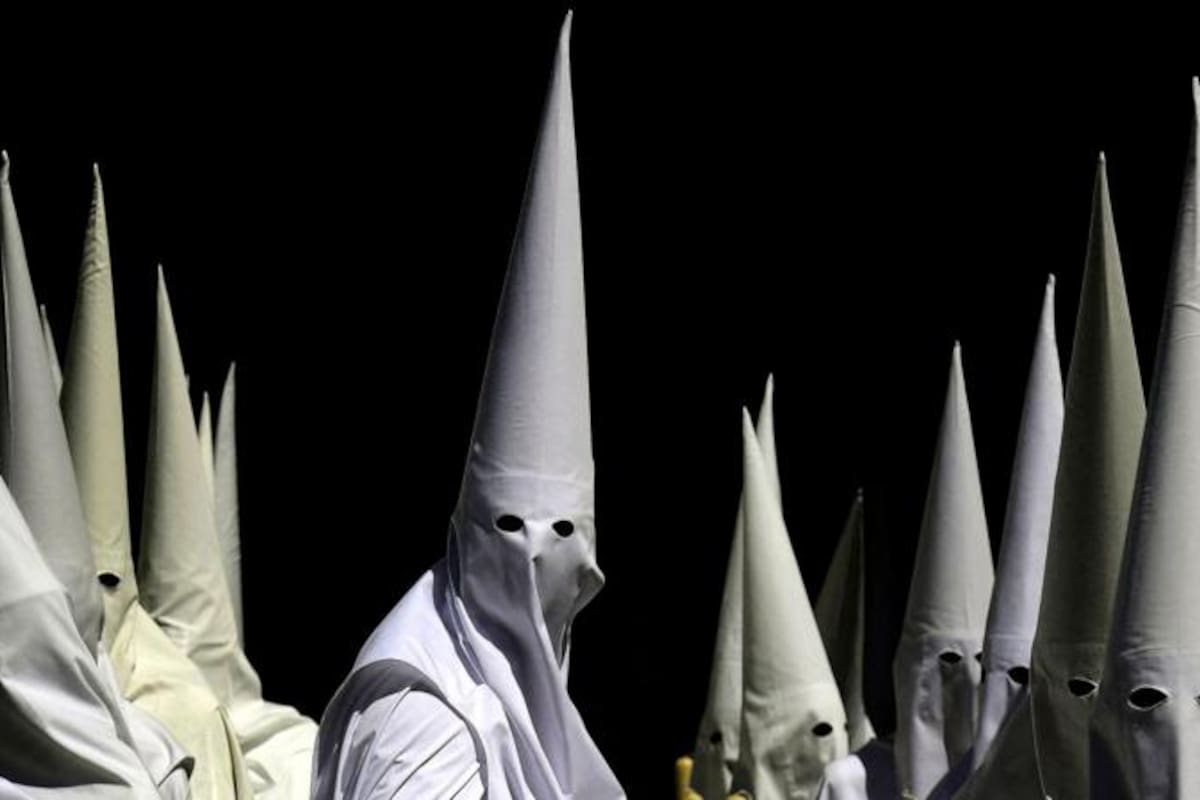 Los penitentes usan el capirote durante la Semana Santa española