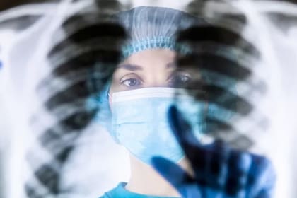 Los pensamientos intrusivos también pueden estar relacionados con problemas de salud física