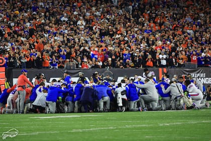 "Los pensamientos y oraciones de todos los Bills te están apoyando, Damar", el mensaje del equipo a través de Twitter