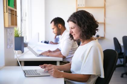 Los peores 10 estados para trabajar en EE.UU., según un ranking que analiza el tiempo de las jornadas laborales y los sueldos, entre otros indicadores