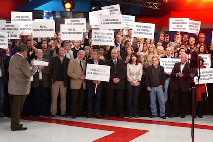 Los periodistas, junto con Jorge Lanata, en Periodismo para Todos