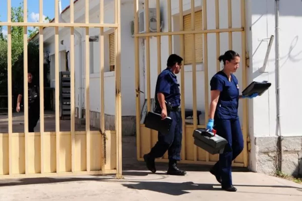 Los peritos policiales que trabajaron en el caso del crimen en Cerro de Oro, cerca de la villa de Merlo, San Luis, donde dos matrimonios fueron asaltados y una mujer murió, aparentemente por hipotermia