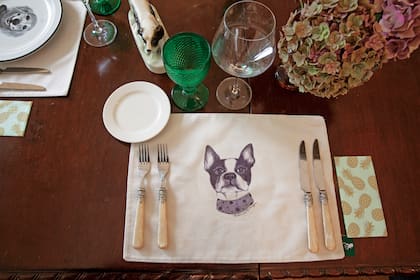 Los perros también aparecen en los individuales que mandó hacer especialmente para el casamiento de Alan Faena.
