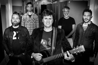 Los Persas: Juan Gigena Ábalos, Lulo Isod, Ciro, Broder Bastos y Rodrigo Pérez, antes de subir a escena.