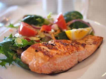 Los pescados como el salmón y la caballa, aportan omega-3, una sustancia fundamental para la producción de testosterona