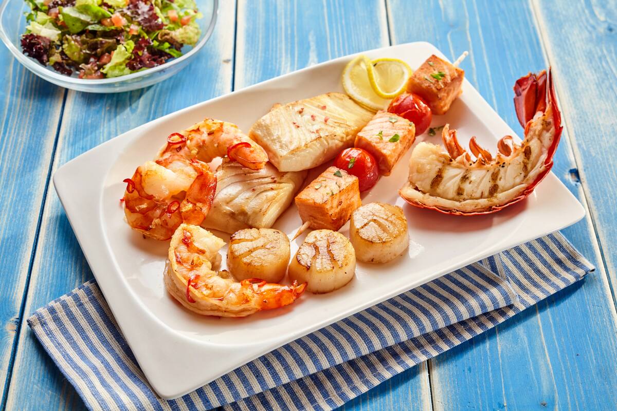 Los pescados y mariscos son una opción saludable y muy fácil de preparar una vez que se aprenden su secretos.