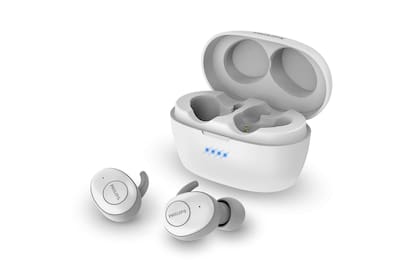 Los Philips UpBeat SHB2505 y el estuche de carga, que puede llevarse en un bolsillo