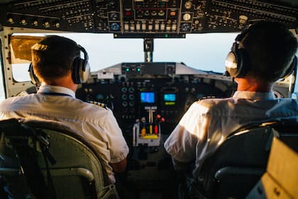 Los pilotos de aerolíneas son los trabajadores mejor pagados fuera del ámbito médico