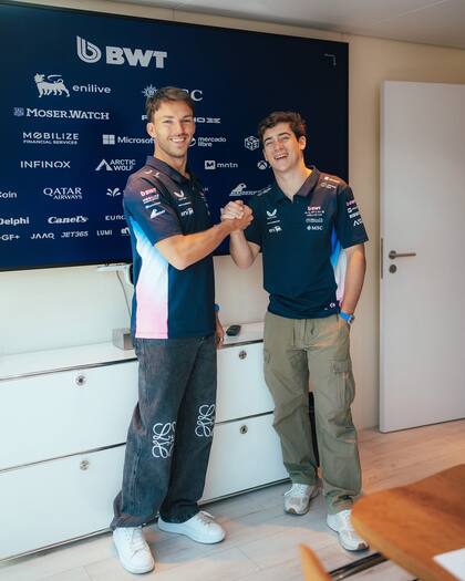 Los pilotos de Alpine, Pierre Gasly y Franco Colapinto, ultimando detalles para el GP de Imola