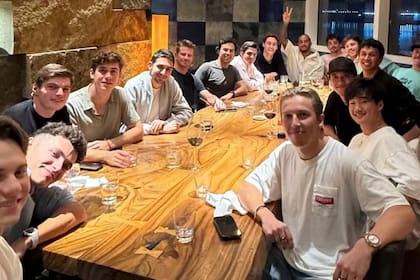Los pilotos de Fórmula 1 en una cena en Abu Dhabi, Franco Colapinto al lado de Verstappen