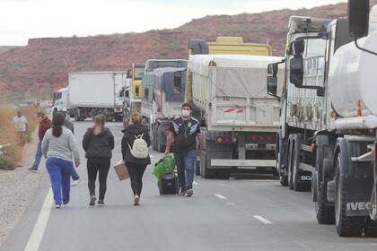 Los piquetes que comenzaron el miércoles pasado de parte del personal de sistema público de Salud que reclama una mejora salarial están generando una de las peores crisis que ha vivido Vaca Muerta.