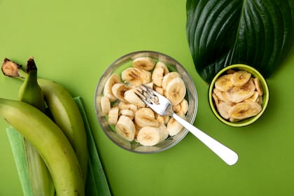 Los plátanos son una buena fuente de fibra dietética, vitamina C, vitamina B6, potasio, magnesio y antioxidantes