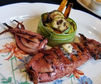 Los platos de pescados y mariscos frescos son la especialidad de la casa