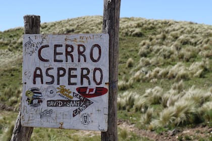 Los pocos letreros que hay no están sobre la ruta.