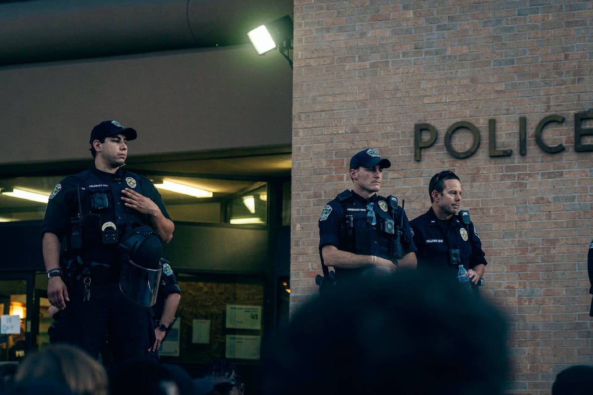 Los policías de Estados Unidos deben tener una preparación mínima; este es el salario que ganan (la foto es ilustrativa)