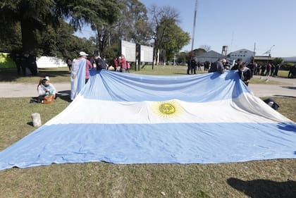Los policías en Puente 12 tras el anuncio de Kicillof