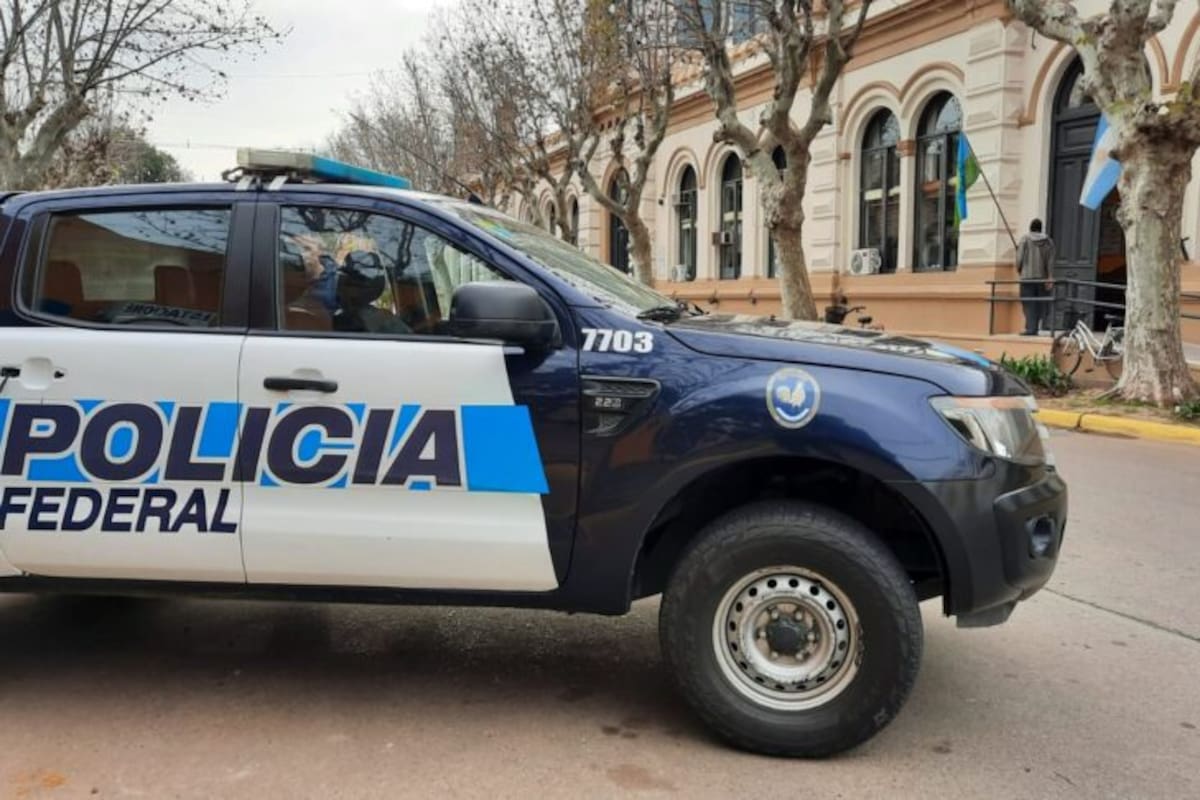 Los policías reciben un incremento salarial en marzo