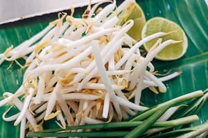 Los populares brotes de soja, ideales para ensaladas, salteados al wok o tortillas