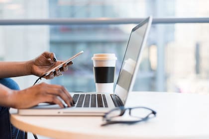 Los portátiles y smartphones solo se pueden llevar en el equipaje de mano