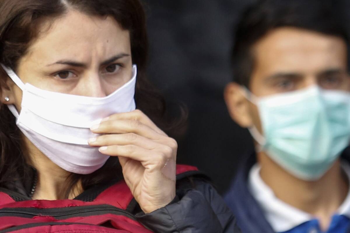 Los porteños acatan el uso obligatorio de barbijos en espacios públicos de la ciudad, dispuesto el lunes.