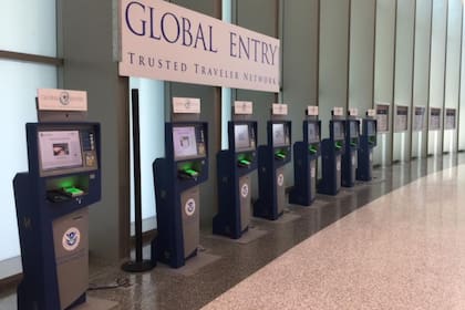 Los postulantes con aprobación condicional deben llevar pasaporte vigente e identificación con foto a la entrevista de Global Entry