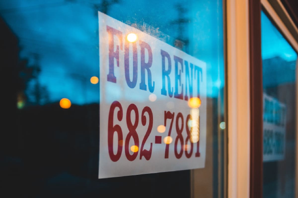 Los precios de los alquileres en varias ciudades de Miami disminuyeron hasta en un 15%, según un informe.