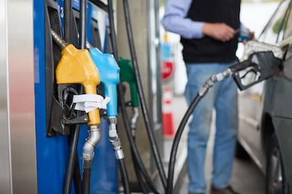 Los precios de los combustibles, afectados por una tasa que se extiende en los municipios del conurbano