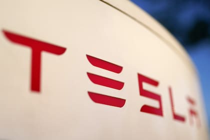 Los precios de Tesla bajaron un 2% después del aviso del DMV