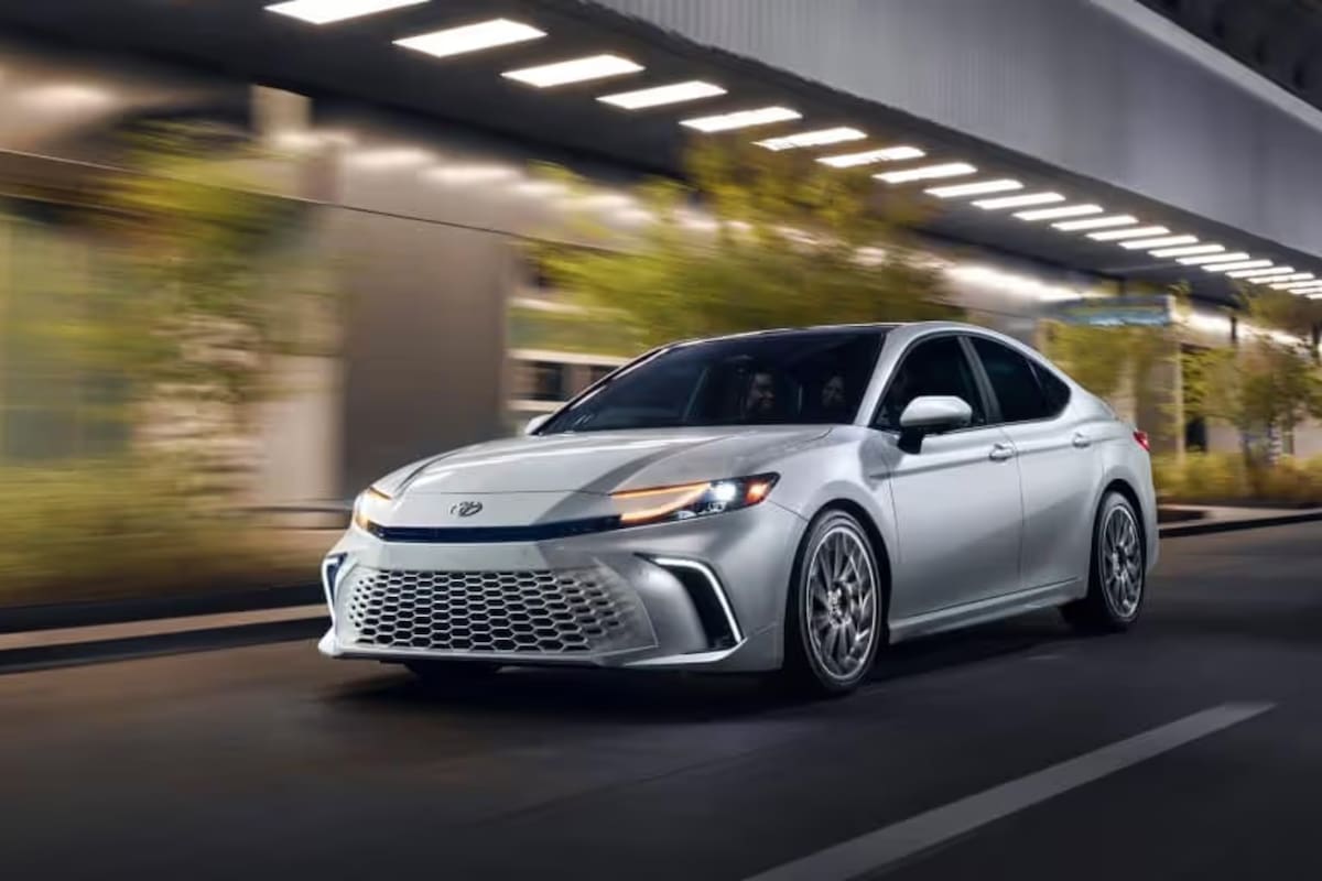 Preço oficial em maio: quanto custa um Toyota Camry 2025 nos EUA em comparação com 2026