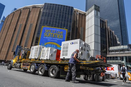 Los preparativos alrededor del Madison Square Garden, el lugar elegido para celebrar la fiesta de matrimonio