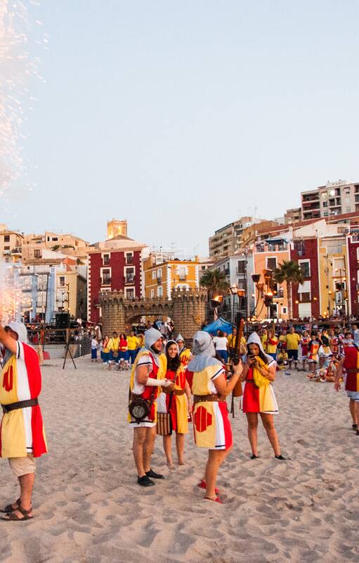 Los preparativos para repeler la ofensiva morisca, durante la celebración Moros y Cristianos.