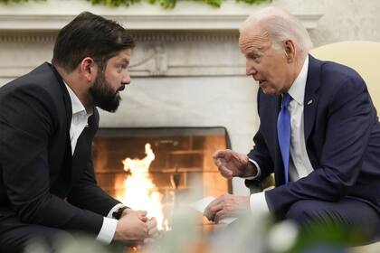 Los presidentes de Chile, Gabriel Boric, y de Estados Unidos, Joe Biden, reunidos este jueves en Washington