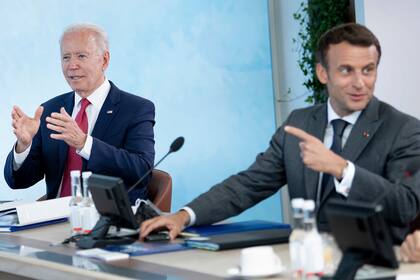 Los presidentes Joe Biden y Emmanuel Macron durante una reunión del G-7 en junio pasado