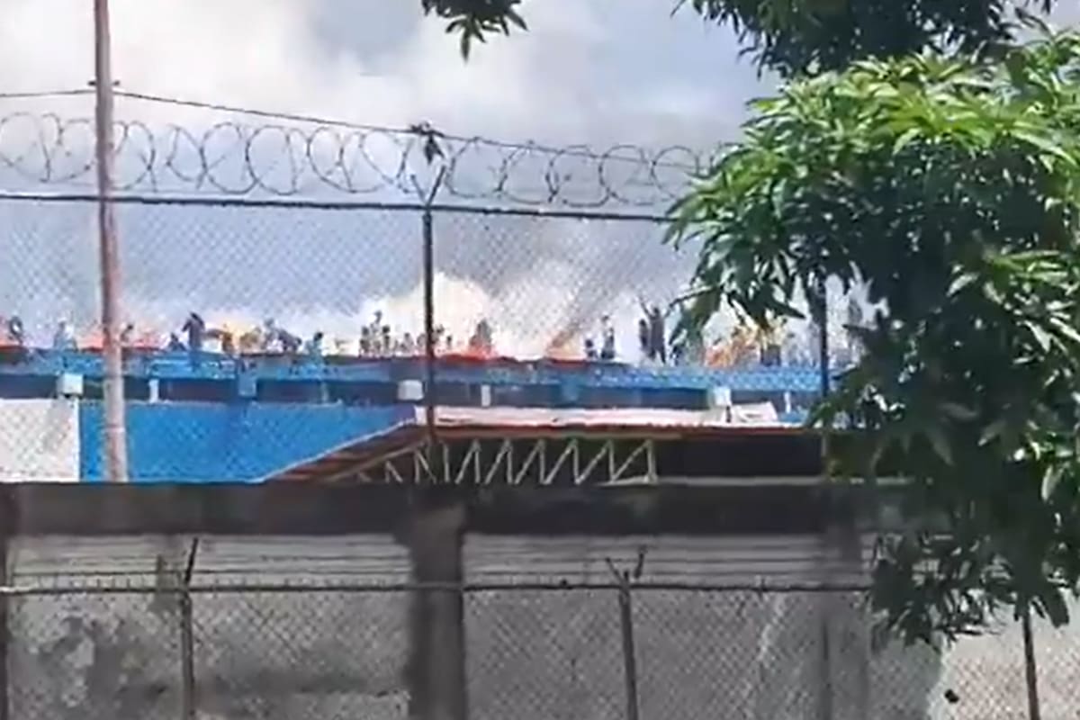 Presos ocupam prisão venezuelana para denunciar tortura e exigir mudança de autoridades