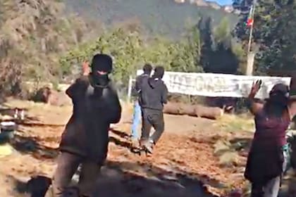 Los presuntos mapuches impiden la salida de una familia en el paraje El Foyel