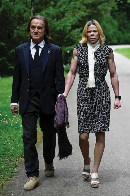 Los primeros días de junio trascendió esta foto, tomada el 29 de mayo, donde se la ve junto a su marido, Kitín Muñoz, en la ceremonia fúnebre del rey Fernando I de Bulgaria en el Palacio Vrana de Sofía. Los restos de quien fuera el primer rey de Bulgaria tras cinco siglos de dominio otomano fueron repatriados para ser enterrados 76 años después de su muerte.