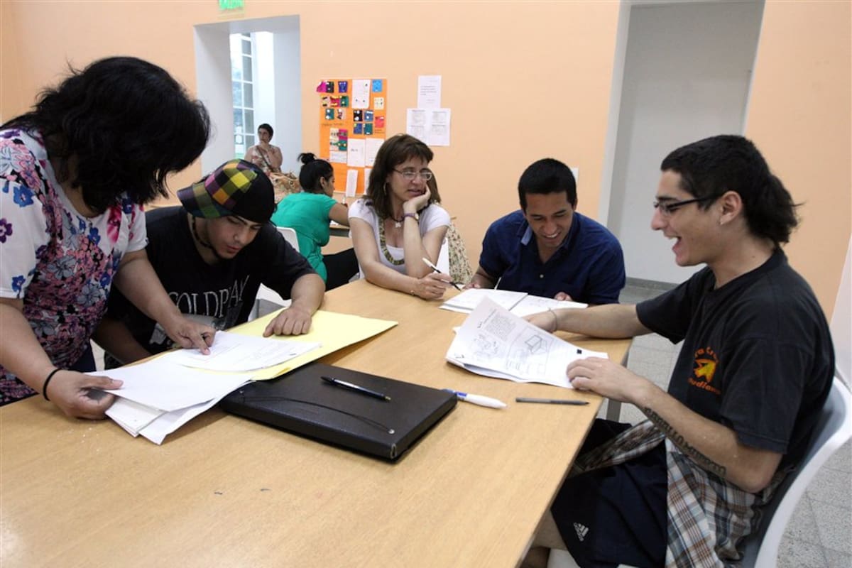 Los primeros egresados secundarios que se graduaron estudiando en sus casas