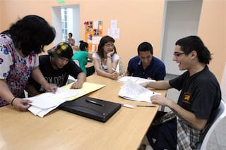Más jóvenes argentinos terminaron el secundario, aunque los especialistas hacen dos advertencias