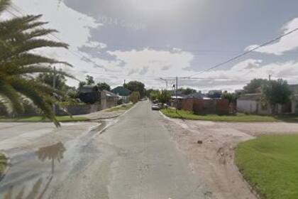 Los primeros informes policiales indican que el hombre habría fallecido hace aproximadamente cuatro días y no hay denuncias de averiguación de paradero de personas que puedan coincidir con la descripción de la víctima