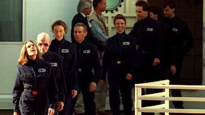 Los primeros ocho participantes del experimento salieron de Biósfera 2 en septiembre de 1993, luego de dos años y 20 minutos de confinamiento