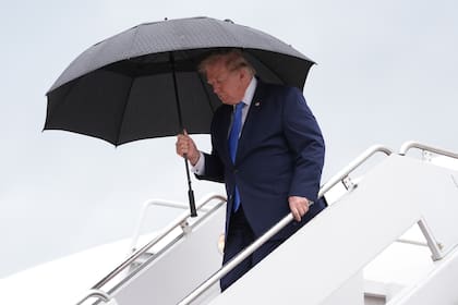 Los primeros reportes sobre el operativo señalaron que el cambio de aeronave estuvo relacionado con una posible amenaza iraní contra Trump