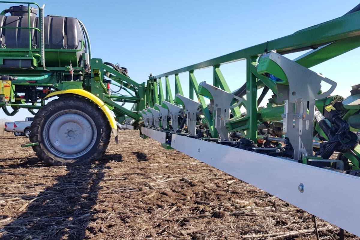 Los principales desafíos técnicos de la agricultura actual en la Argentina son el alto uso de herbicidas para controlar las malezas sin laborear la tierra y el bajo uso de fertilizantes para reponer los nutrientes que se exportan con la producción